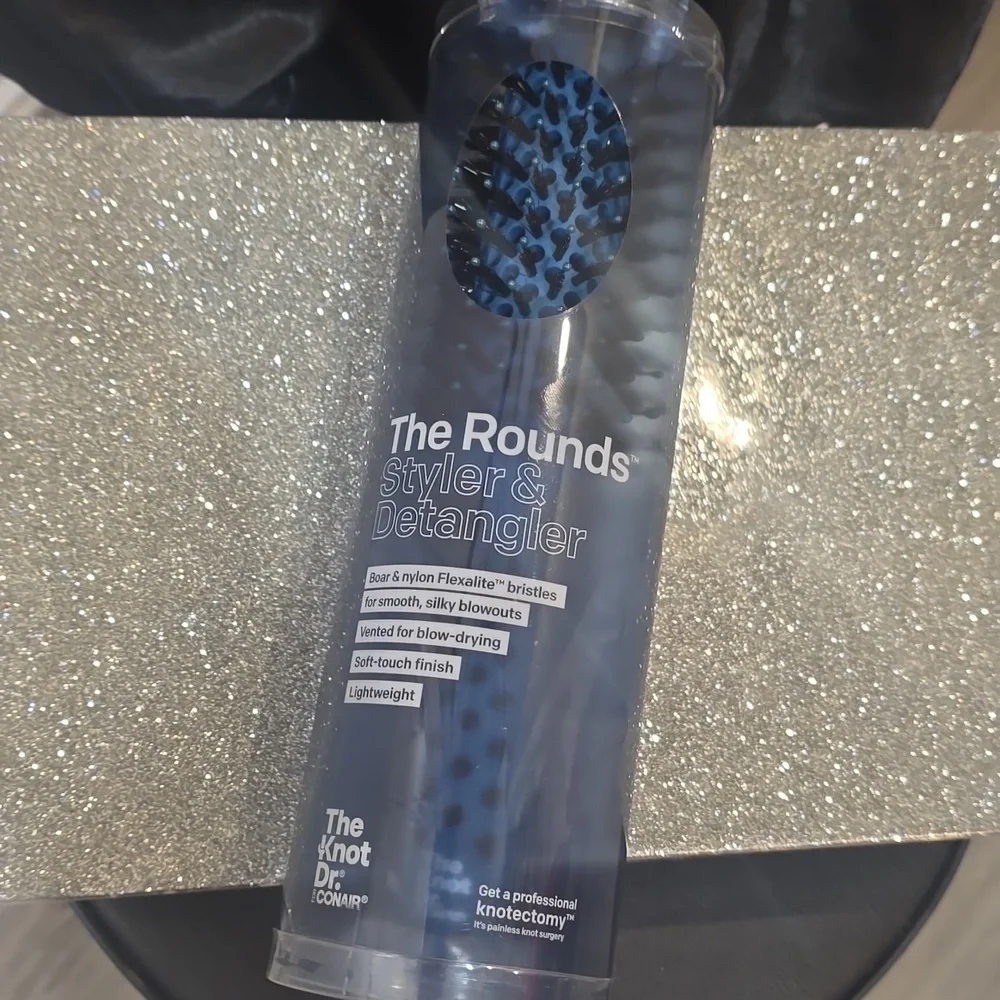 The Knot Dr. The Rounds Styler & Detangler Brush‎